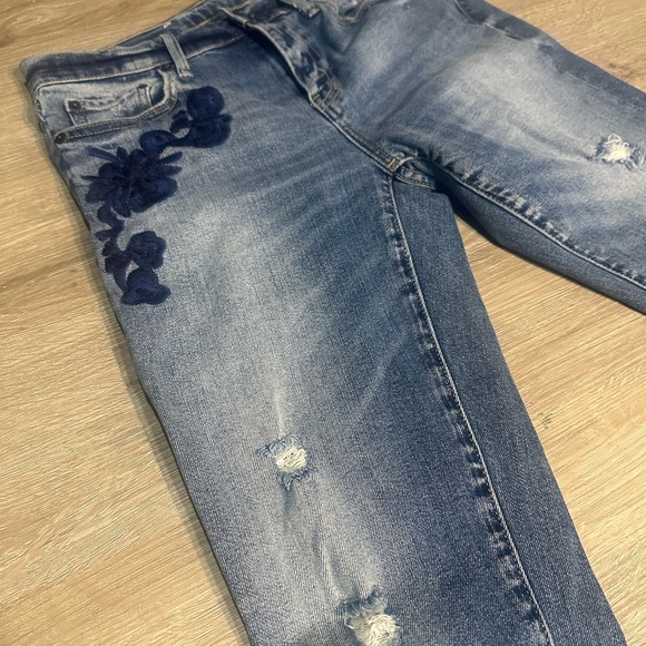 GAP Blue Skinny Jeans with Distressing and Embroidery Size 26 ❤️‍🔥 - Picture 4 of 7